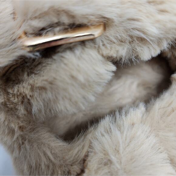 Fluffy Cozy Faux Fur Camel Slippers Gold Buckle Women's Size 9-10 New in Box - Picture 6 of 16